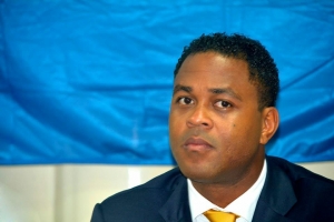 Patrick Kluivert presenta como entrenador  seleccion futbol di Corsou