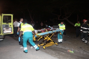 Auto ta bolter dilanti Certified Mega Mall y saca ocupantenan