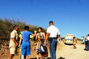 Turista ta bolter cu jeep y fayece na e sitio