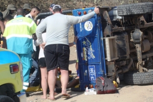 Turista ta bolter cu jeep y fayece na e sitio