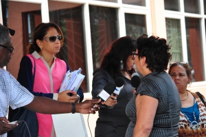 Protesta dilanti parlamento di alumnonan scol Kudawecha