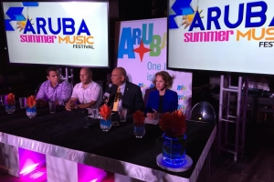 Carlos Vives y Elvis Crespo den Aruba Summer Music Festival