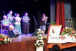 Aruba a dispidi di comediante Vale Croes awe