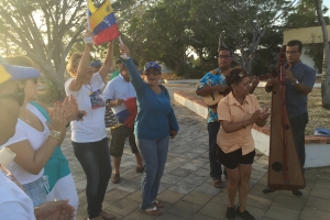 Grupo di venezolano na Aruba a recorda y protesta