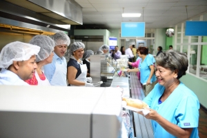 "Broodje Gezond" pa tur nurse riba 'Dia di Enfermeria'