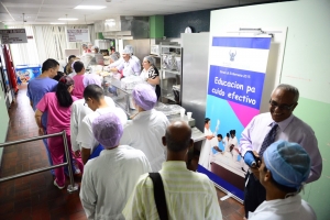 "Broodje Gezond" pa tur nurse riba 'Dia di Enfermeria'