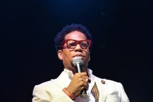 Comedy Night: D.L. Hughley a 'steal the show!" SBMF