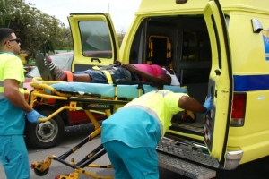 Dos adicto ambulante seriamente herida den accident Pos Chiquito