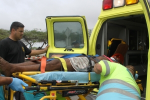 Dos adicto ambulante seriamente herida den accident Pos Chiquito