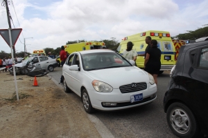 Dos adicto ambulante seriamente herida den accident Pos Chiquito