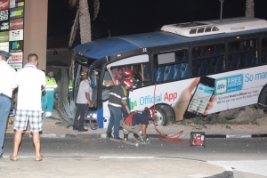 Chauffeur di Arubus ta fayece den accidente na cruzada Alhambra 