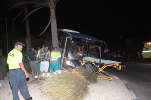 Chauffeur di Arubus ta fayece den accidente na cruzada Alhambra 