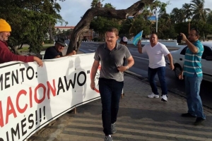 Confrontacion entre Mike Eman y Grupo di 7 awe mainta