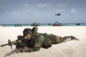 Mariniernan a subi Eagle Beach como parti di entrenamento