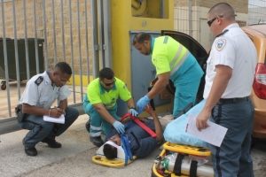 Auto di un car rental ta resulta riba cura di otro car rental