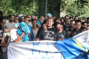 Centenares di persona na marcha silencioso pa Mitch