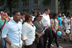 Centenares di persona na marcha silencioso pa Mitch