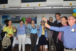 InselAir Aruba a inaugura su buelo pa Medellin Colombia