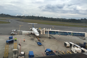 InselAir Aruba a inaugura su buelo pa Medellin Colombia
