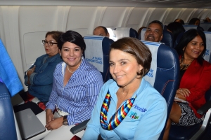 InselAir Aruba a inaugura su buelo pa Medellin Colombia