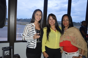 InselAir Aruba a inaugura su buelo pa Medellin Colombia