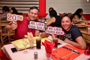 Kowloon Restaurant a celebra 40 aña cu clientenan super feliz