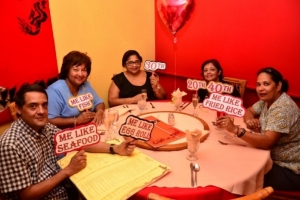 Kowloon Restaurant a celebra 40 aña cu clientenan super feliz
