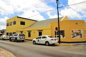 Varios departamento di Polis a muda
