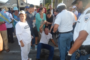 Grupo di manifestante a kibra porta di parlamento y purba drenta