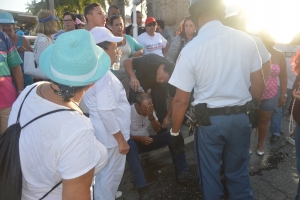 Grupo di manifestante a kibra porta di parlamento y purba drenta