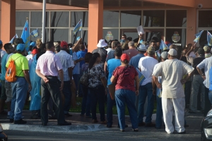 Grupo di manifestante a kibra porta di parlamento y purba drenta