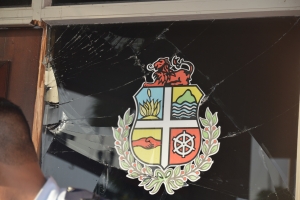 Grupo di manifestante a kibra porta di parlamento y purba drenta