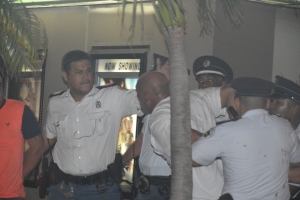 Disturbio dilanti parlamento a bay fo'i man