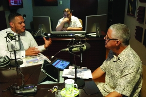 100.9-Hits100FM den su “Newsroom Studio” nobo
