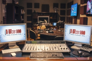 100.9-Hits100FM den su “Newsroom Studio” nobo