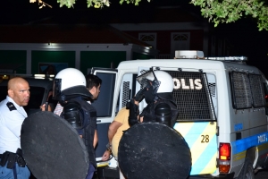 Seis persona (di 12) ta keda deteni pa disturbio di diahuebs