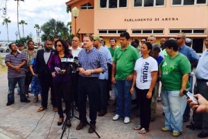 Voluntarionan a 'meld' pa drecha edificio parlamento 