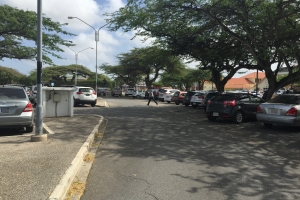 Parkeerplaatsnan illegal a lanta cabez y postkantoor ta yen!