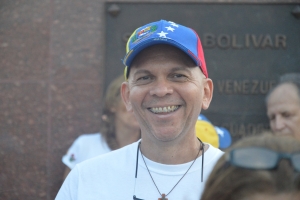 Venezolanonan pro Leopoldo Lopez na Aruba mustrando solidaridad 