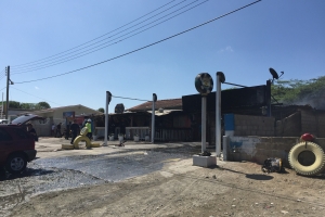 Candela feroz a destrui restaurant y tire shop 