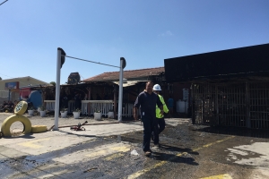 Candela feroz a destrui restaurant y tire shop 