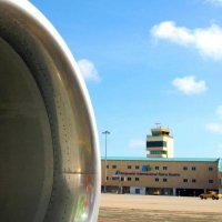 Controladornan aereo por usa dos idioma pa comunica te cu juni 2016