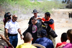 Mas scol cerando conoci cu capacidad di cachonan policial local 