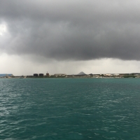 Awacero fuerte cu hagel a sorprende hopi na Aruba diadomingo