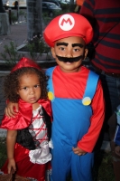 Renaissance Marketplace cla pa celebra Halloween diasabra cu henter famia