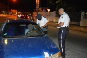 Total di 22 automobilista deteni durante control di trafico di polis