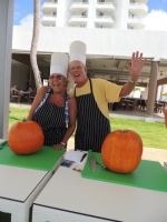 Riu Palace y Antillas a celebra Halloween cu cortamento di pampuna