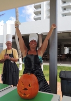 Riu Palace y Antillas a celebra Halloween cu cortamento di pampuna