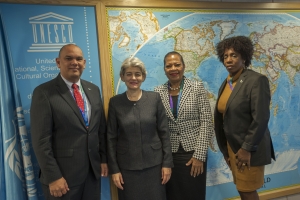 Director General di UNESCO a topa cu minister di Aruba y Corsou