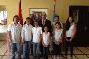 Total di 77 ciudadano a ricibi nacionalidad Hulandes diamars
